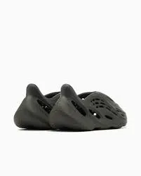 Adidas Yeezy Foam RNNR Carbon