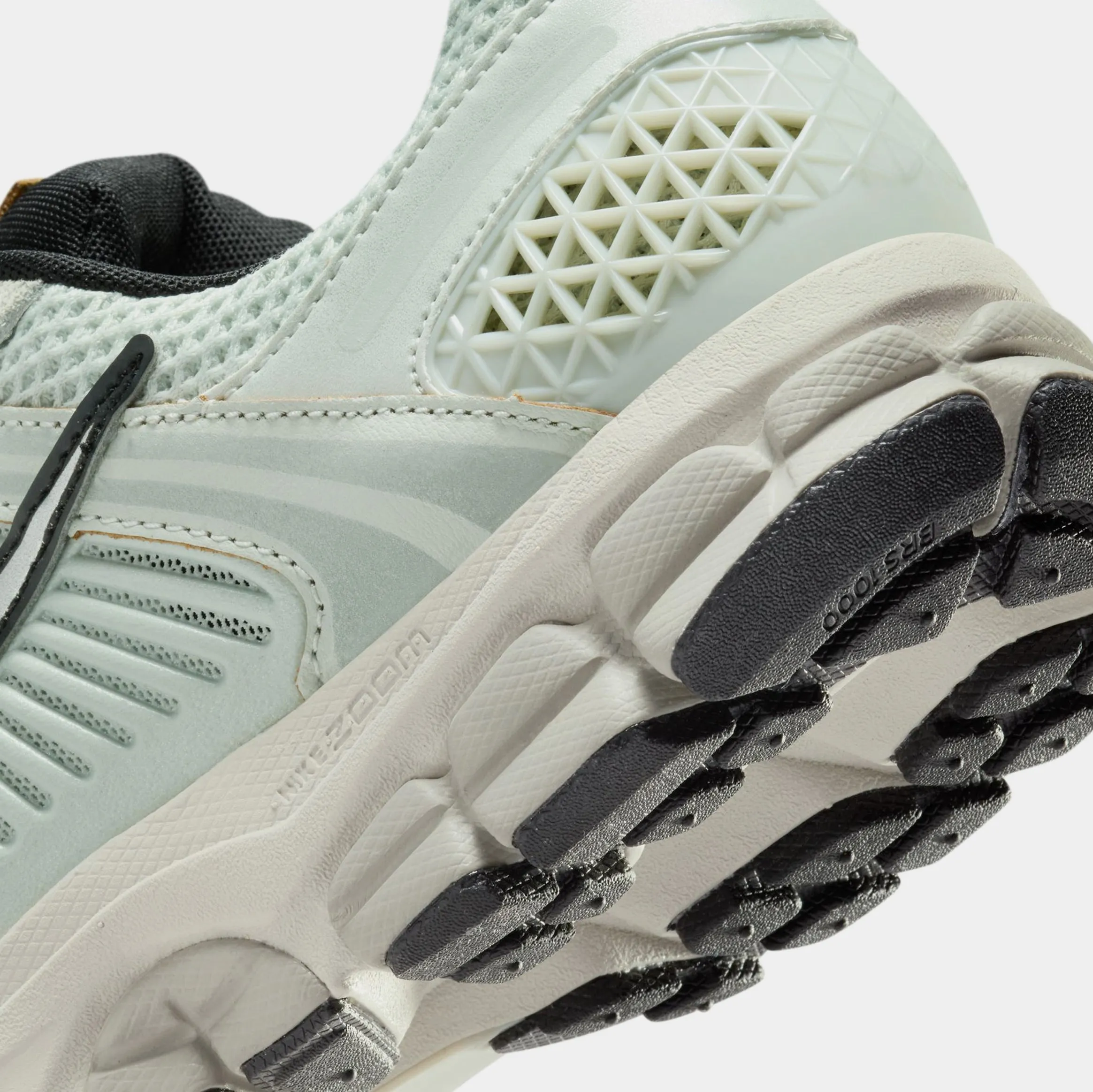 Zoom Vomero 5 Light Silver Womens Running Shoes (Light Silver/Chrome/Light Bone/Black)
